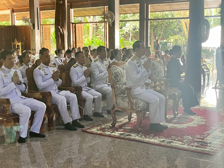 เข้าร่วมพิธีบำเพ็ญกุศลการเสด็จสวรรคตครบปัญญาสมวาร(50 วัน) สมเด็จพระนางเจ้าสิริกิติ์ พระบรมราชินีนาถ พระบรมราชชนนีพันปีหลวง ณ ศาลาวัดช่องเม็กธรรมาราม(วัดภูนกยูง)