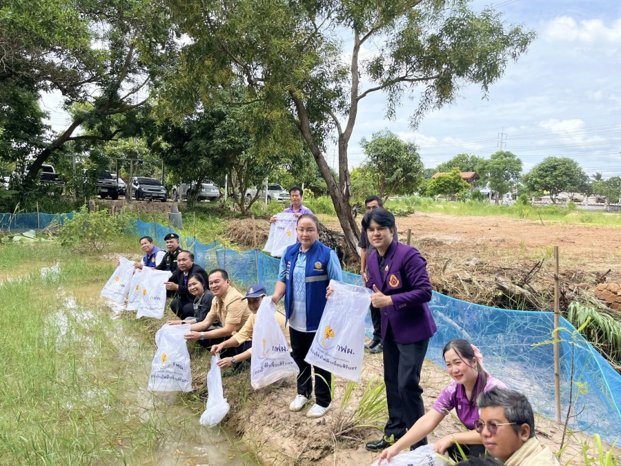 พิธีเปิดโครงการส่งเสริมการเรียนรู้ตามหลักปรัชญาของเศรษฐกิจพอเพียงร่วมลงนาม MOU ,ปล่อยปลา,ปลูกต้นไม้  ณ สกร.ระดับอำเภอสิรินธร